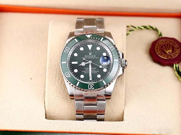 對上班族來說，一塊合適的手表比可以比任何首飾都出彩