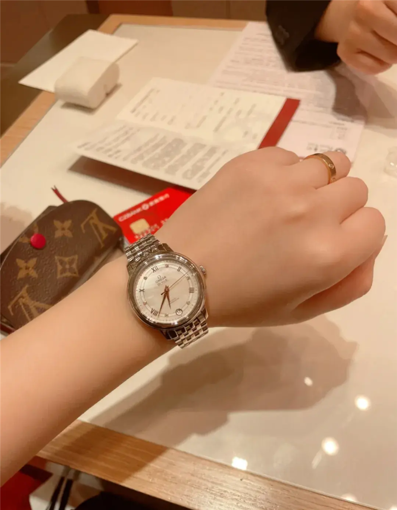 寶格麗推出「Octo Finissimo Pencil Sketch」小三針腕表