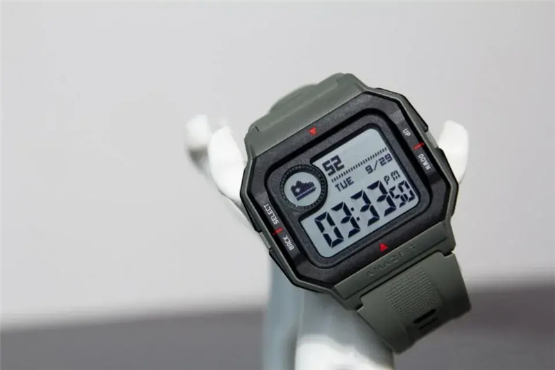 《向往6》張藝興戴的什么手表