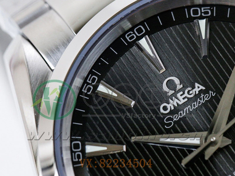 VS廠歐米茄海馬150米「柚木黑盤」產(chǎn)品展示