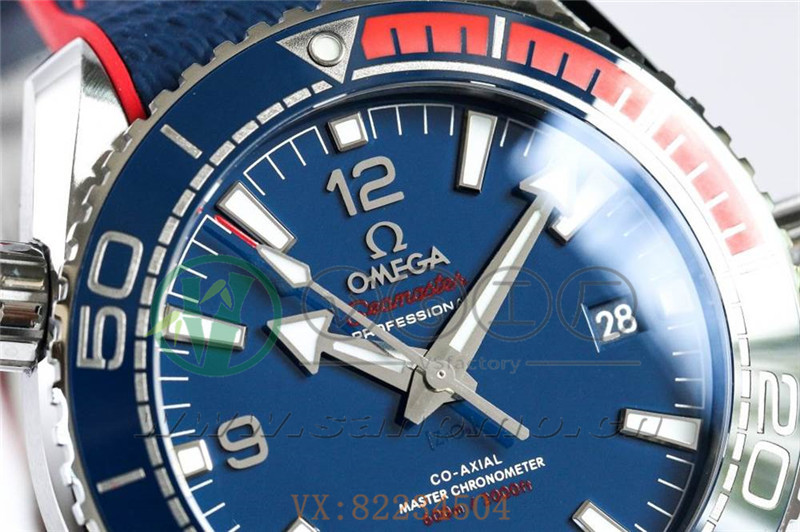 VS廠歐米茄海馬600米「平昌奧運(yùn)紅藍(lán)百事圈」產(chǎn)品展示