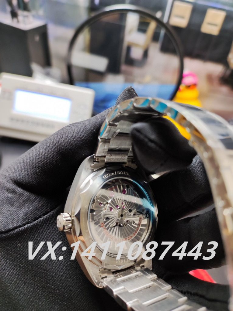 內外兼修!兩分鐘帶你了解VS歐米茄世界時最新版