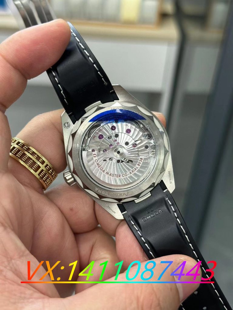 VS廠鈦殼世界時新品評測，海馬150陶瓷刻度盤亮點解析！