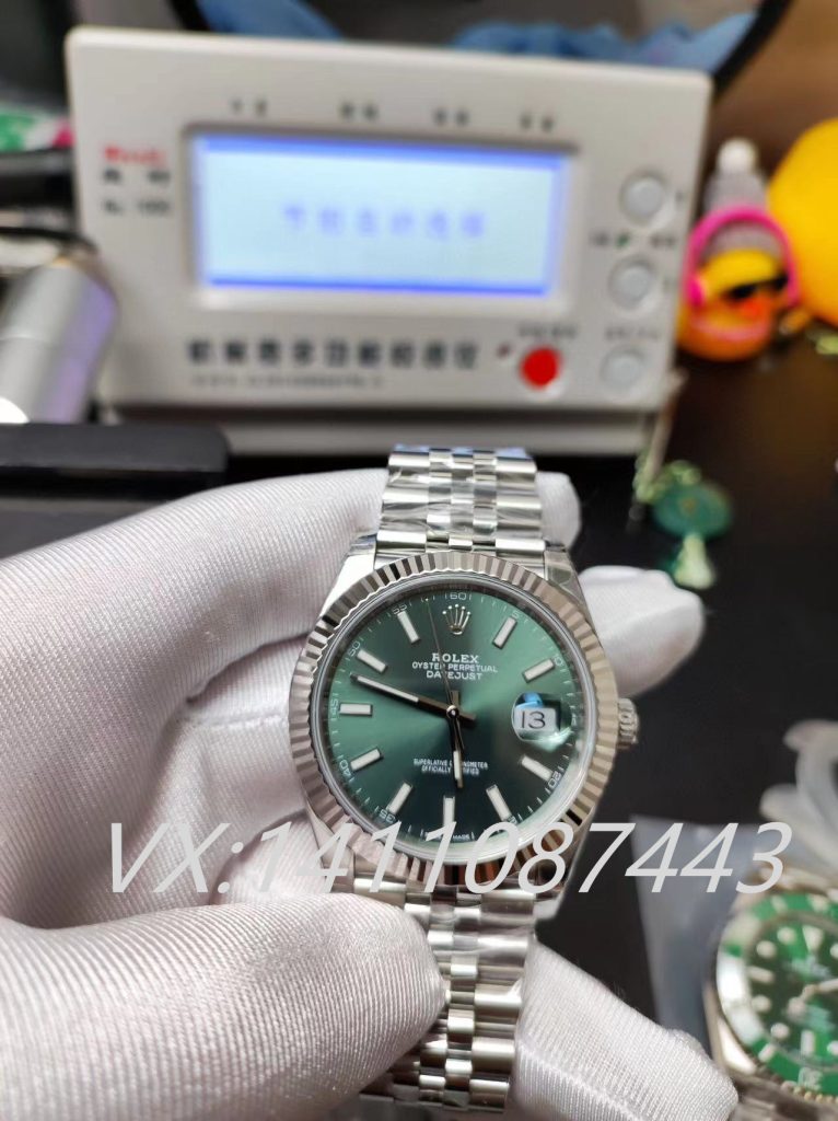 探尋VS廠日志薄荷綠41mm復(fù)刻表天花板