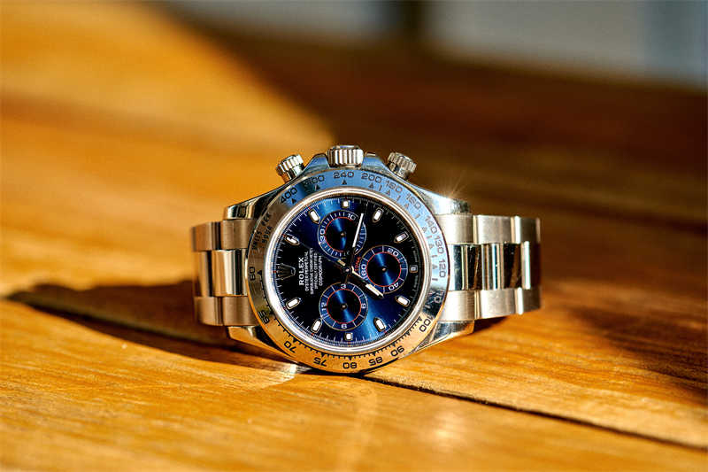 ?現(xiàn)代女性的精致之選，百達(dá)翡麗鸚鵡螺女士手表帶您走向時尚巔峰！