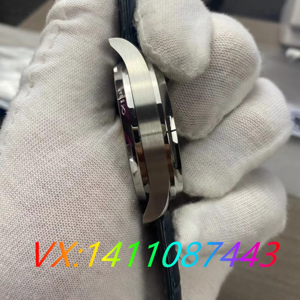 ZF廠萬國葡七表：獨(dú)家功能解析，帶你體驗(yàn)完美時(shí)計(jì)之旅！