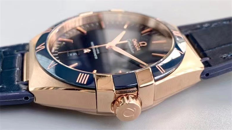 vs廠歐米茄五代星座全玫藍(lán)與全金黑對比