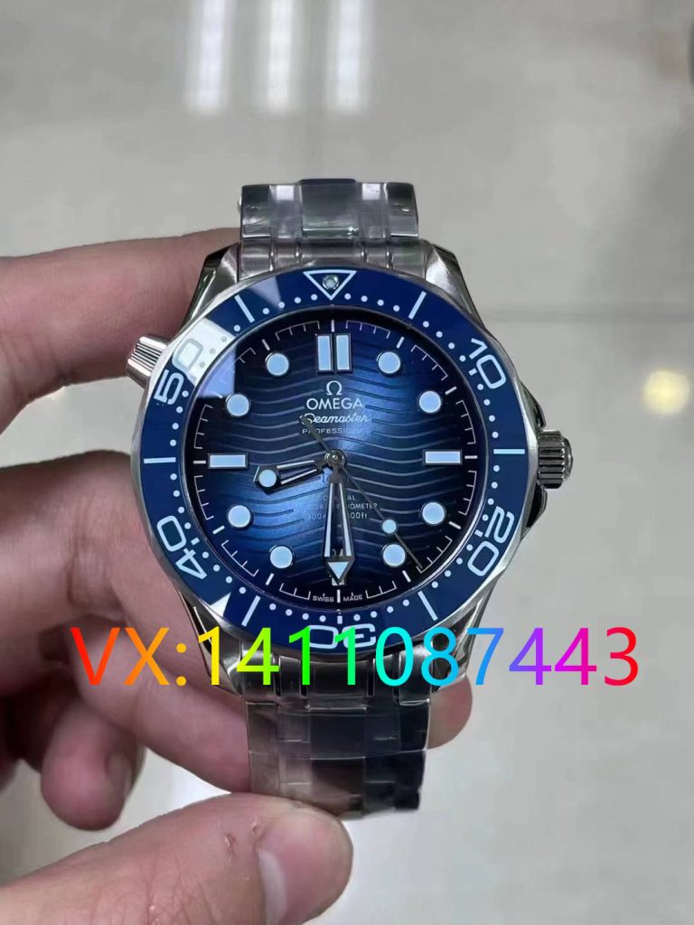 VS廠海馬300米細(xì)節(jié)全解析：冰藍面8800機芯對比