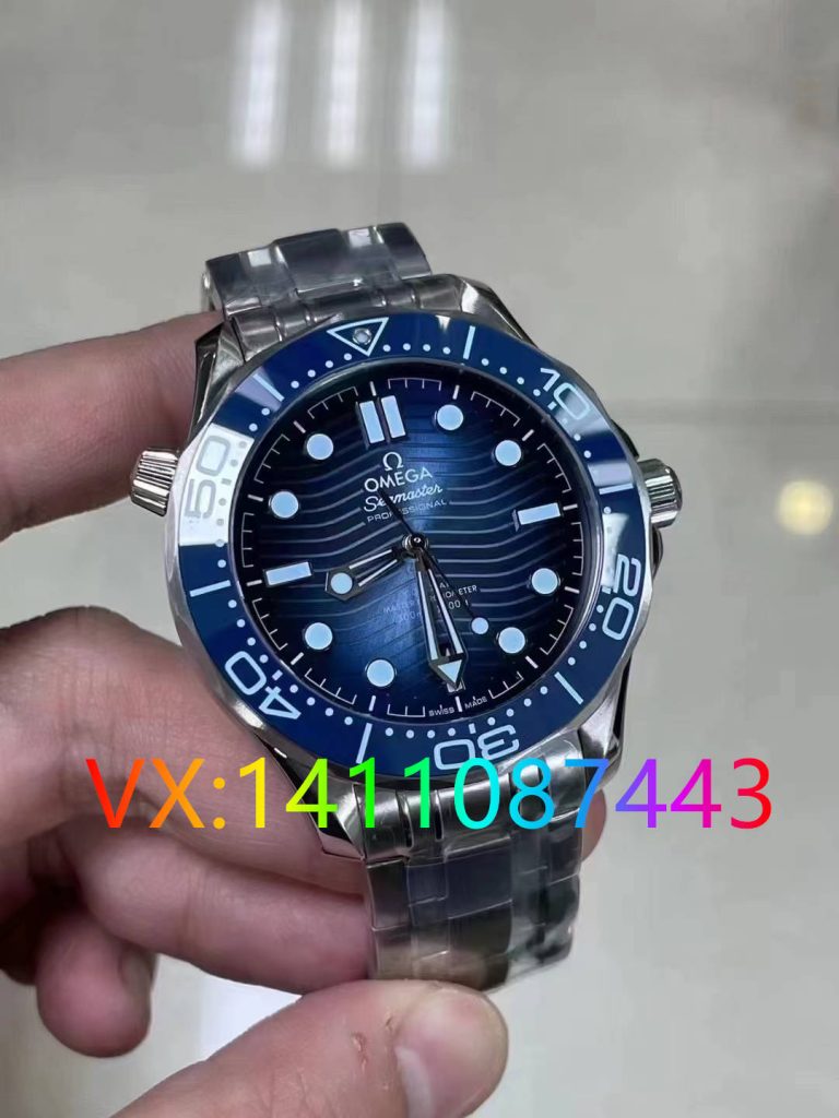 VS廠海馬300米細(xì)節(jié)全解析：冰藍面8800機芯對比