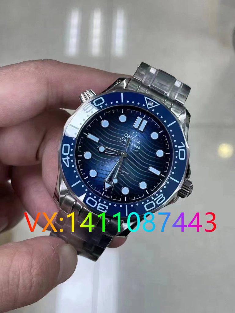 VS廠海馬300米細(xì)節(jié)全解析：冰藍面8800機芯對比