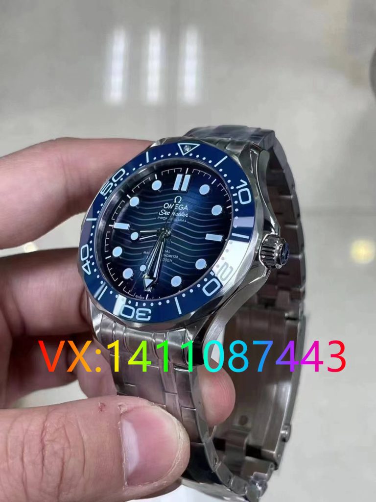 VS廠海馬300米細(xì)節(jié)全解析：冰藍面8800機芯對比