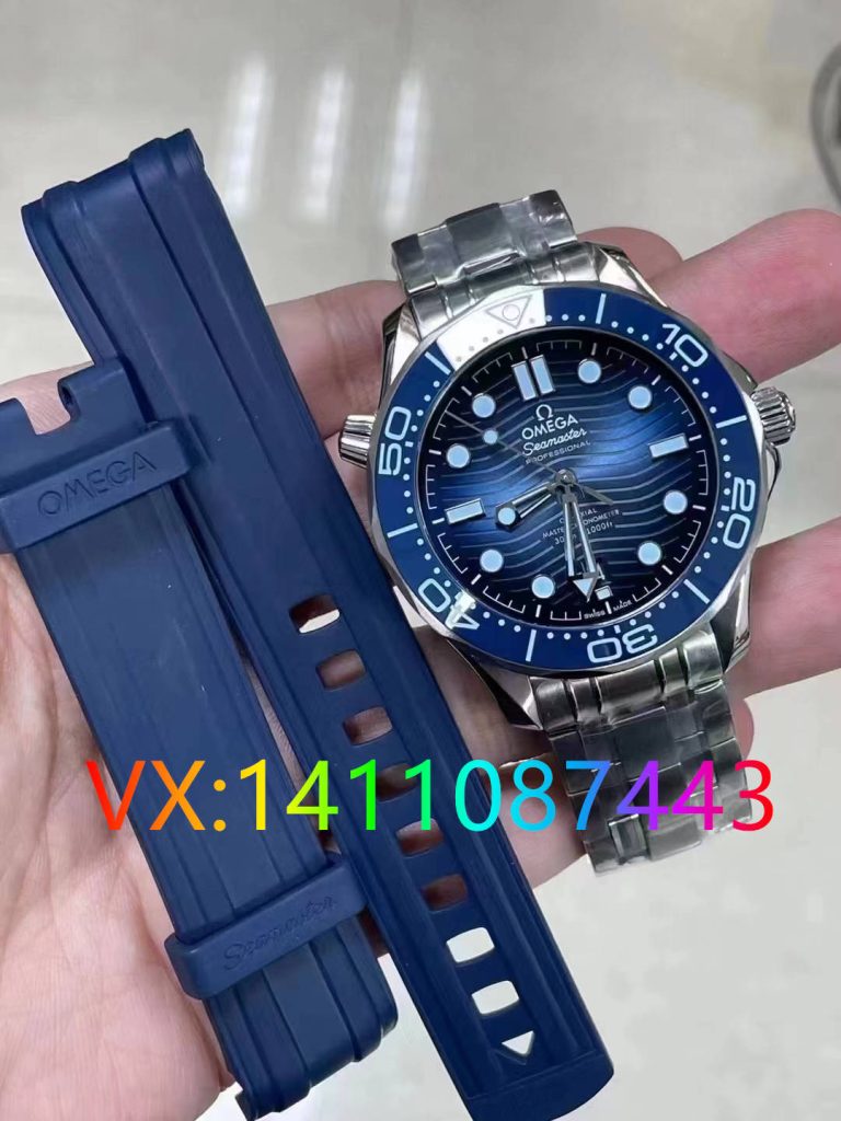 VS廠海馬300米細(xì)節(jié)全解析：冰藍面8800機芯對比