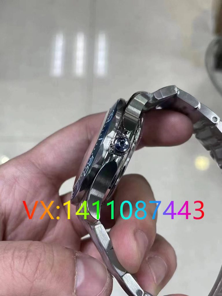 VS廠海馬300米細(xì)節(jié)全解析：冰藍面8800機芯對比