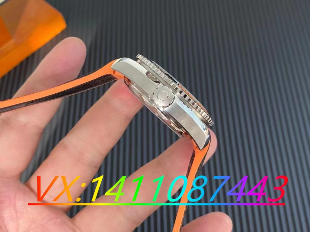 VS 廠的歐米茄海馬 600M 四分之一橙在做工質(zhì)量方面表現(xiàn)怎樣呢？