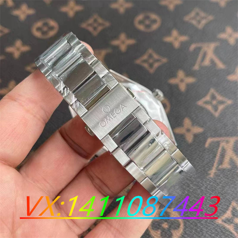 VS廠歐米茄海馬150冰藍面世界時真假對比測評