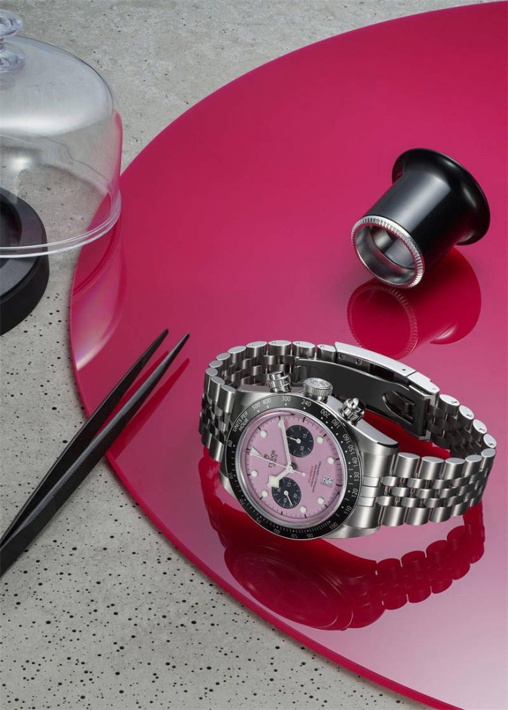 工價四萬周杰倫同款帝舵碧灣計時型粉面驚艷亮相