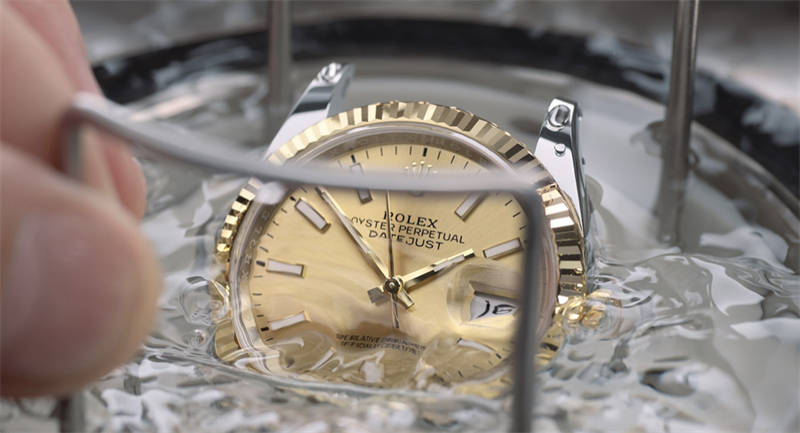 勞力士超準(zhǔn)天文臺(tái)：完美結(jié)合工藝與科技