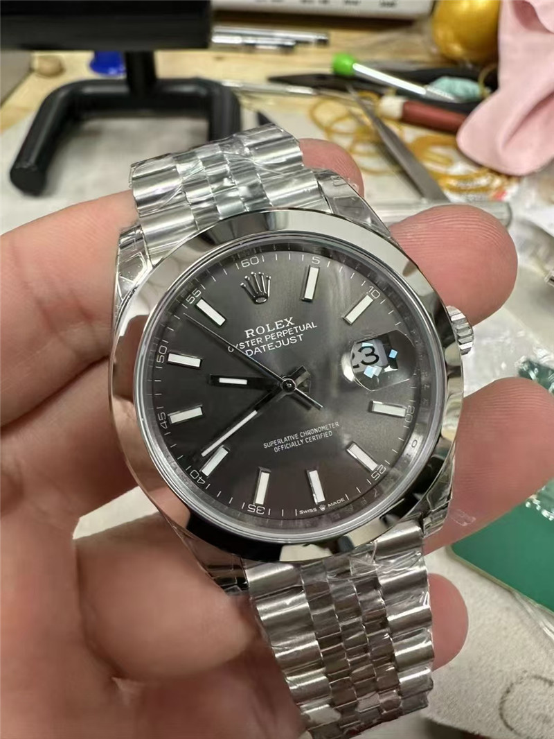 VS廠勞力士灰面日志復刻表：高度還原與細節評測