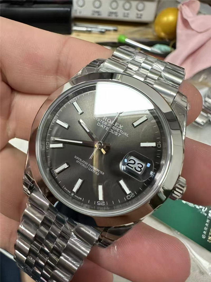 VS廠勞力士灰面日志復刻表：高度還原與細節評測