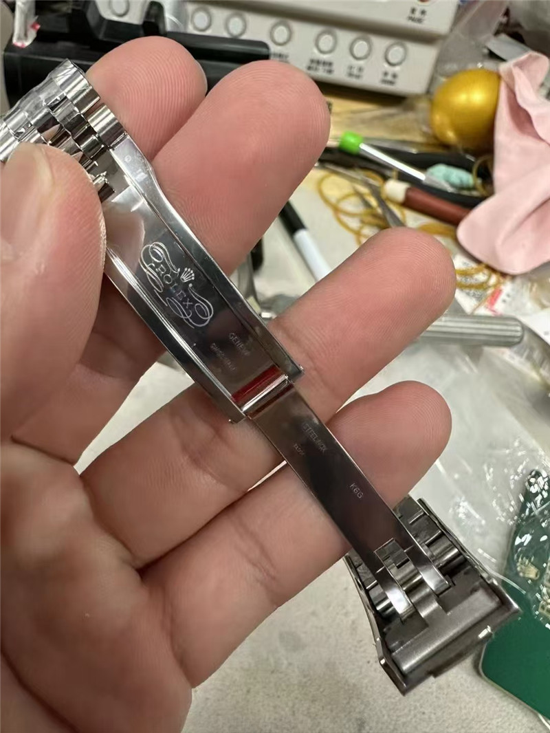 VS廠勞力士灰面日志復刻表：高度還原與細節評測