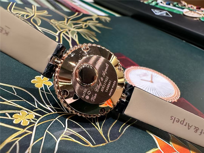 梵克雅寶Perlee復(fù)刻腕表：奢華與金貴的璀璨交織