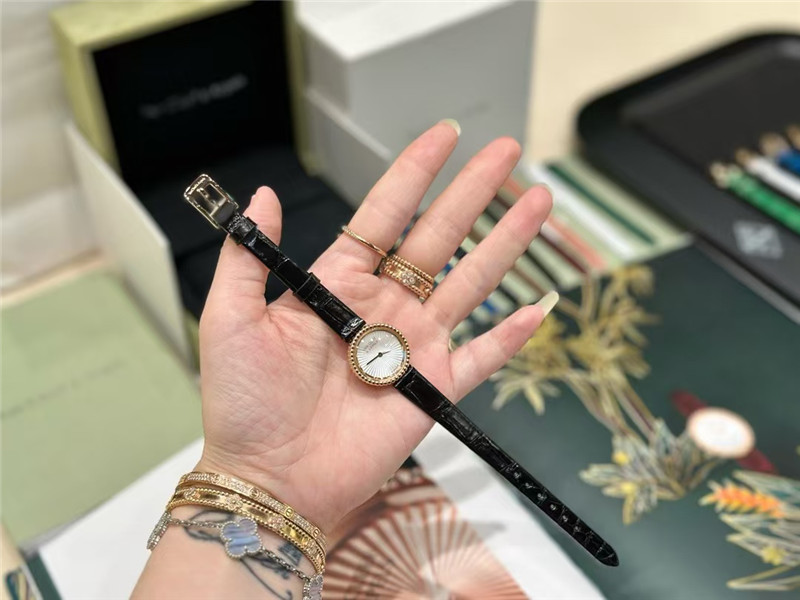 梵克雅寶Perlee復(fù)刻腕表：奢華與金貴的璀璨交織