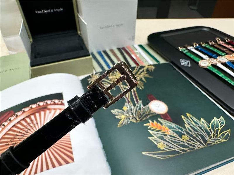 梵克雅寶Perlee復(fù)刻腕表：奢華與金貴的璀璨交織