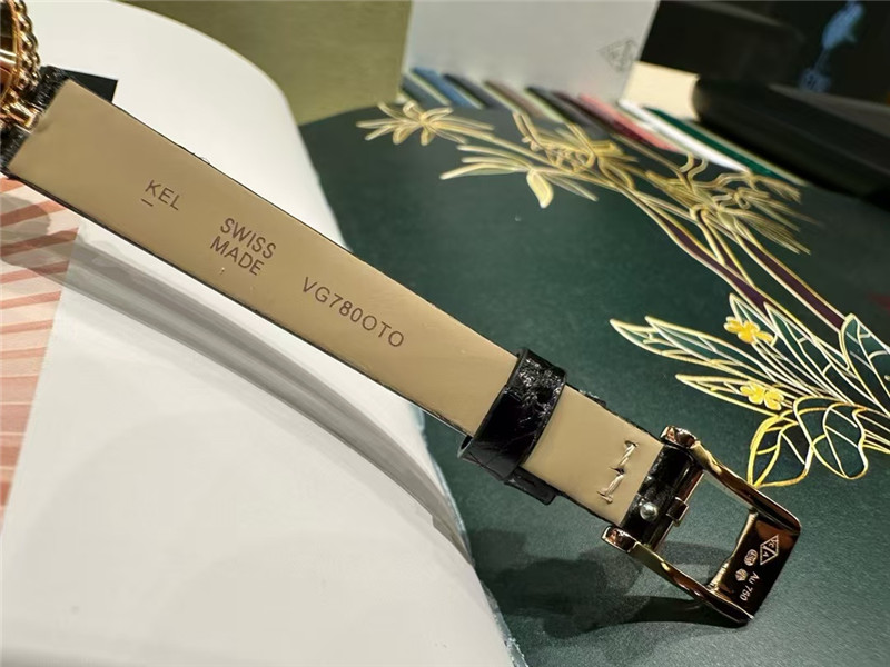 梵克雅寶Perlee復(fù)刻腕表：奢華與金貴的璀璨交織