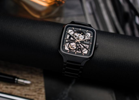 檀健次與 Rado 瑞士雷達表 True Square 真我系列 “黑方” 腕表：共鑒紳士品格