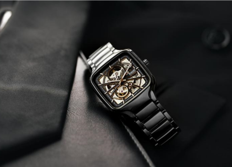檀健次與 Rado 瑞士雷達表 True Square 真我系列 “黑方” 腕表：共鑒紳士品格