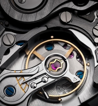 格拉蘇蒂制表舞臺，鵝頸微調演繹的工藝傳奇