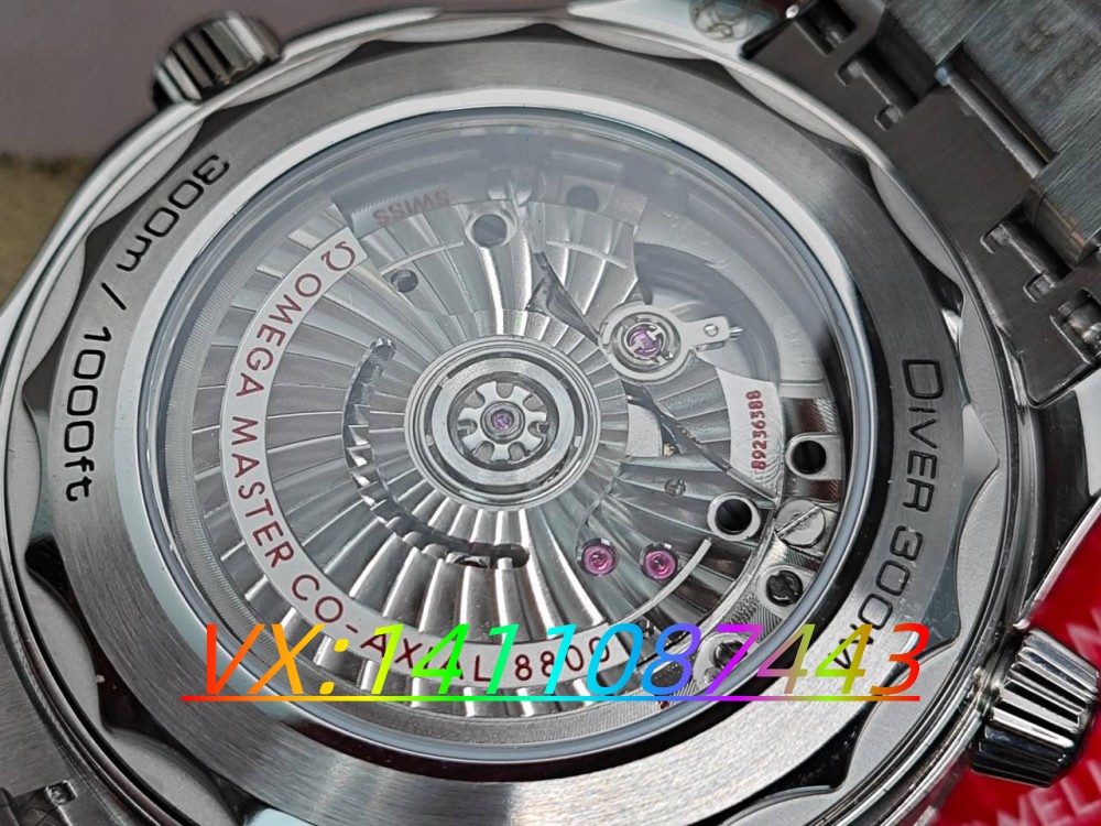 探秘VS廠歐米茄海馬300,精湛做工全解析