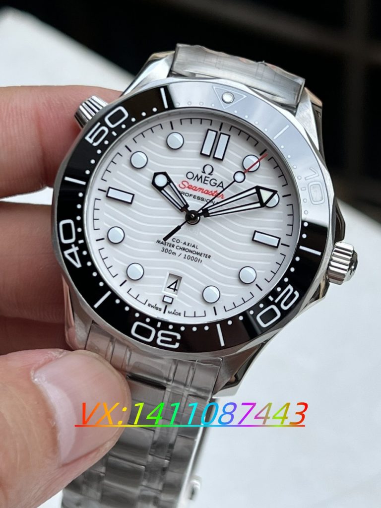 VS廠歐米茄海馬300熊貓盤值得入手嗎？