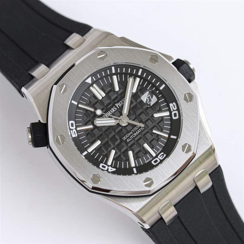 W預算帝舵與歐米茄該如何抉擇？"