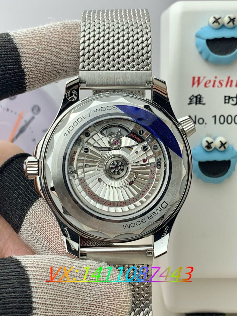 VS2025新款 “無歷” 海馬300米黑盤鋁圈評測:復(fù)古魅力與現(xiàn)代工藝的交融?