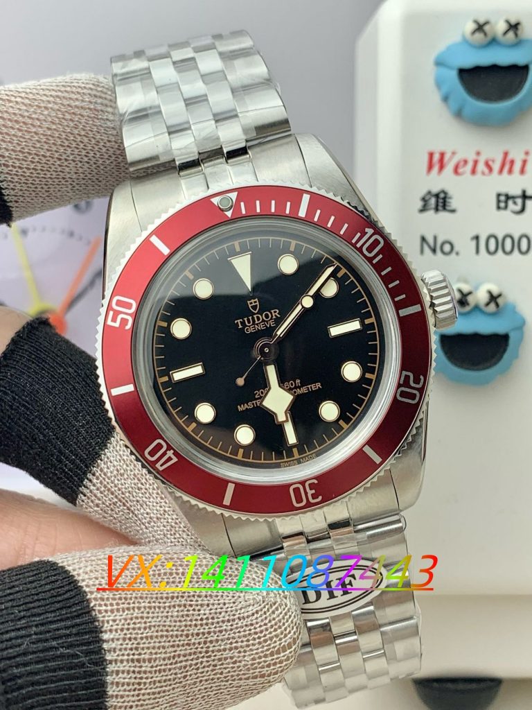 DIF帝舵碧灣三代小紅盾41mm五珠鏈腕表評測:經(jīng)典復(fù)古的現(xiàn)代演繹?