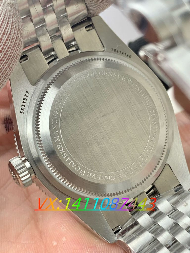 DIF帝舵碧灣三代小紅盾41mm五珠鏈腕表評測:經(jīng)典復(fù)古的現(xiàn)代演繹?