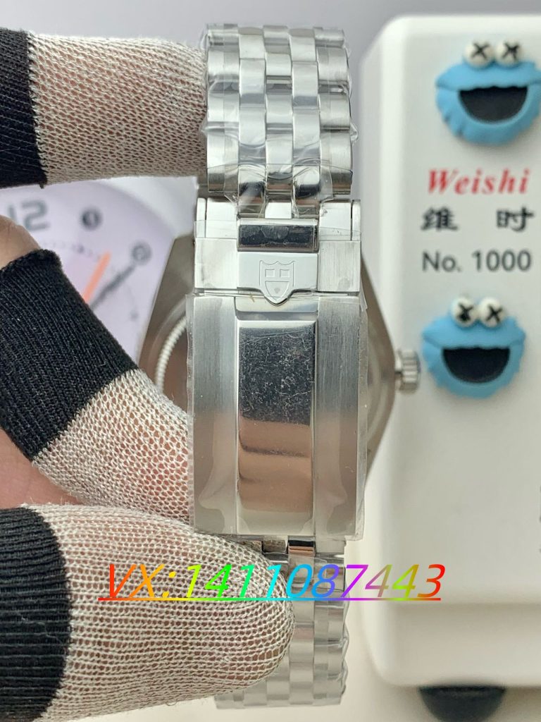 DIF帝舵碧灣三代小紅盾41mm五珠鏈腕表評測:經(jīng)典復(fù)古的現(xiàn)代演繹?