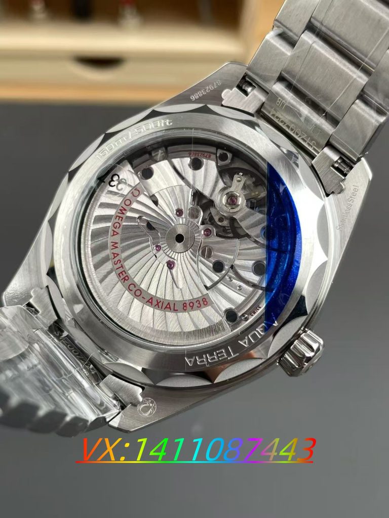 VS廠歐米茄世界時藍海馬150m評測:復刻表中的技術突圍者?